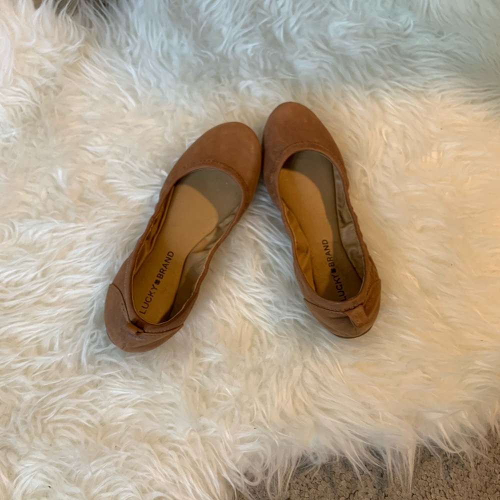 Lucky Brand ballet flat shoes. Size 7. Tan color
